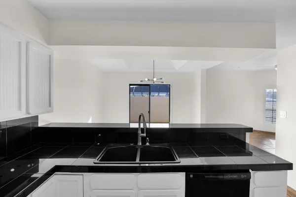 $2,250 | 1124 East Rose Lane, Unit 3, Phoenix, AZ 85014