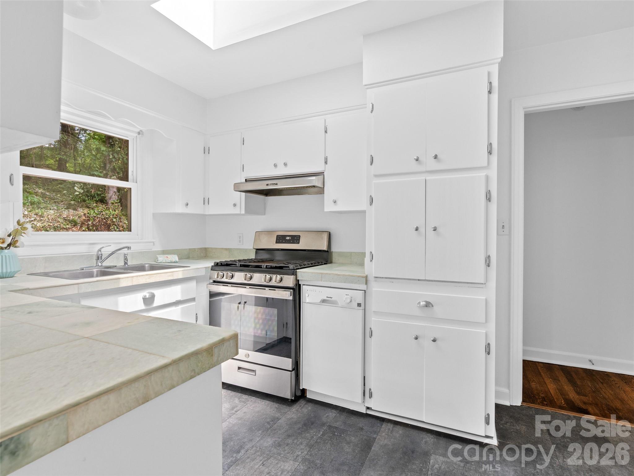 41 Pinehurst Road Asheville, NC 28805 - Photo 10 of 42
