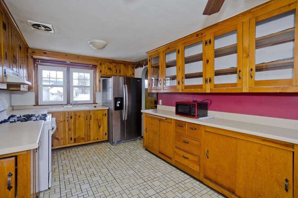 185 East Street Springfield, MA 01104 - Photo 5 of 25