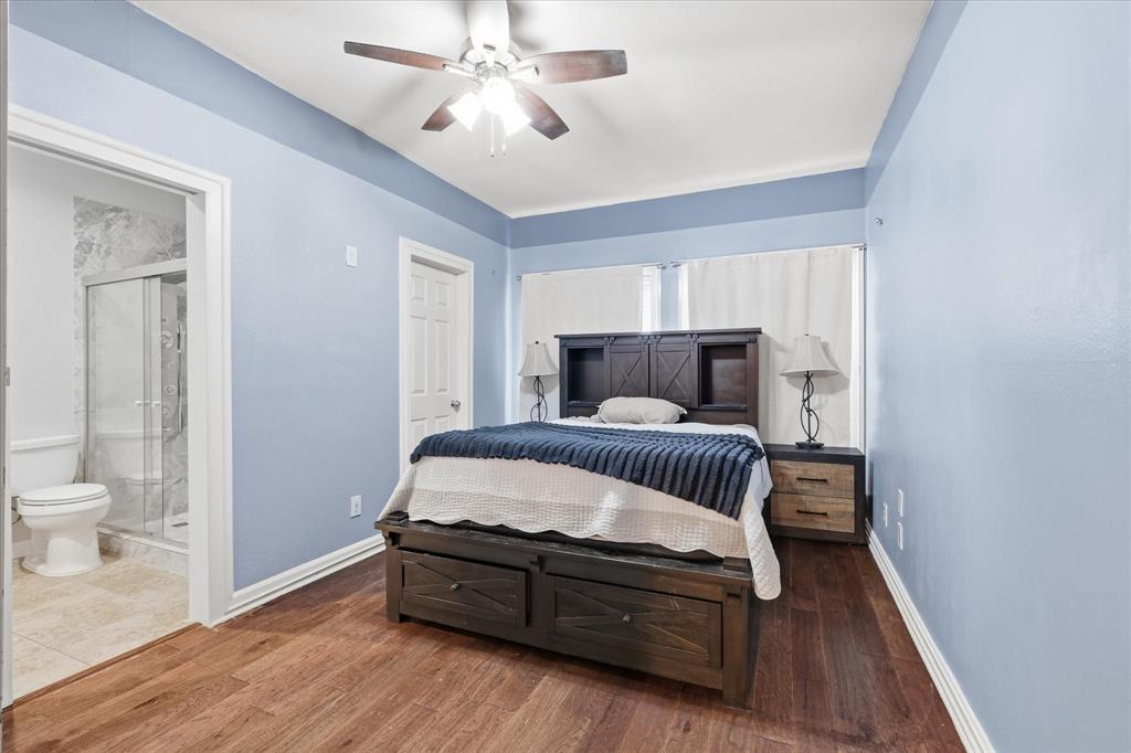 14277 Preston Road, Unit 615 Dallas, TX 75254 - Photo 14 of 20 a room with a bed and a chandelier