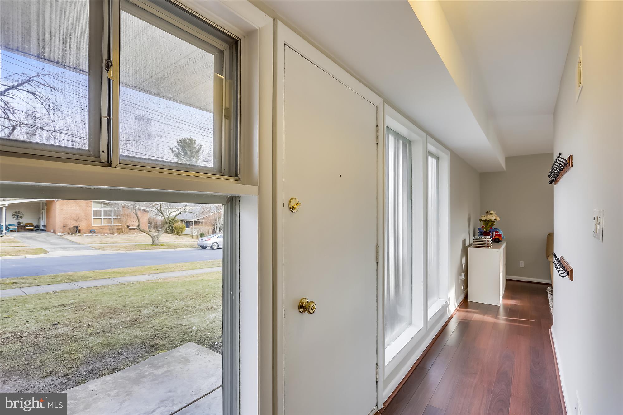 900 Hyde Road Silver Spring, MD 20902 - Photo 3 of 30 Foyer