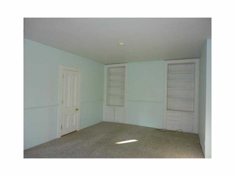 34 Elm Street Westerly, RI 02891 - Photo 22 of 25 Living Room.