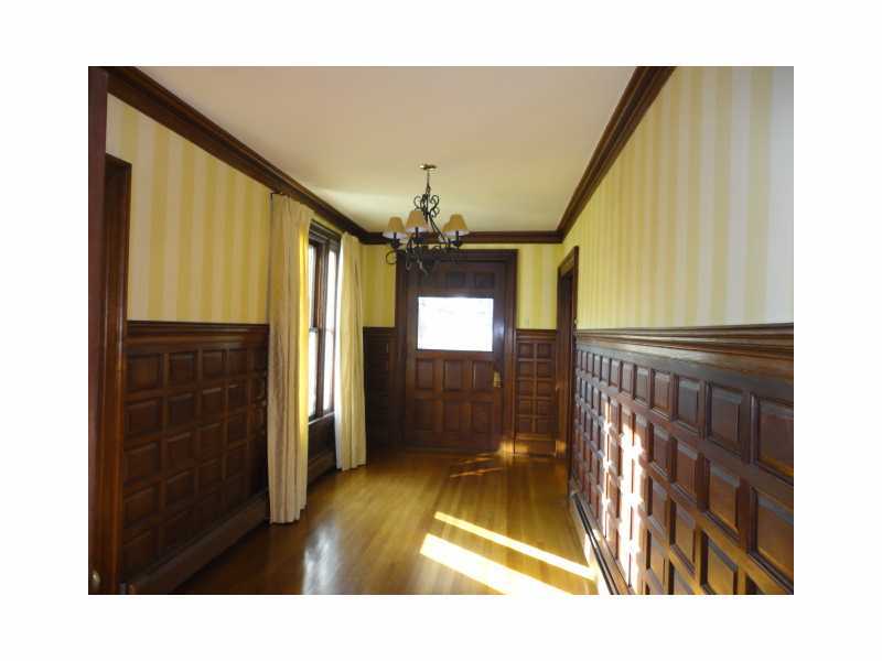 34 Elm Street Westerly, RI 02891 - Photo 4 of 25 Entry.