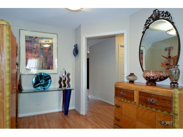 15 Landmark Street Northfield, IL 60093 - Photo 9 of 22 a living room with furniture and a mirror