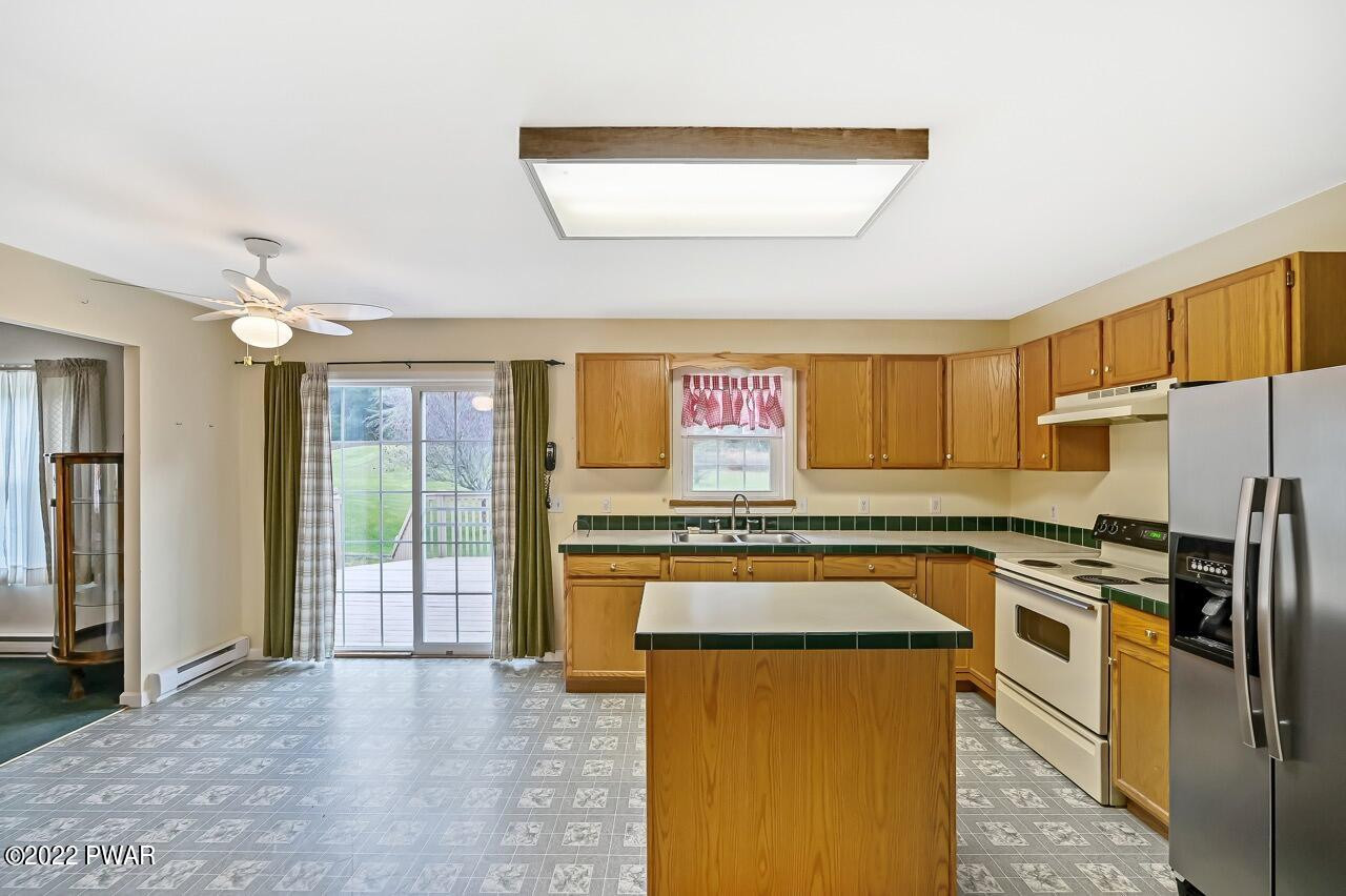 418 Ledgedale Road Lake Ariel, PA 18436 - Photo 17 of 39 Kitchen