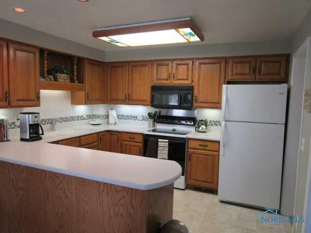 9157 South River Road Waterville, OH 43566 - Photo 5 of 11 Kitchen.