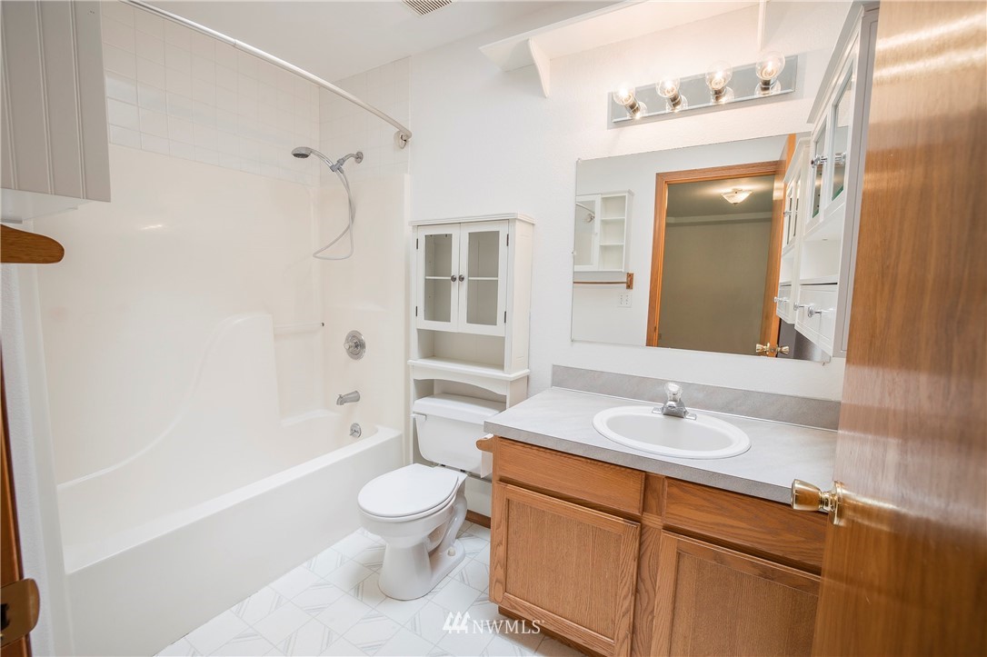 20 East Rd Of Tralee Shelton, WA 98584 - Photo 12 of 18 a bathroom with a sink a toilet and shower