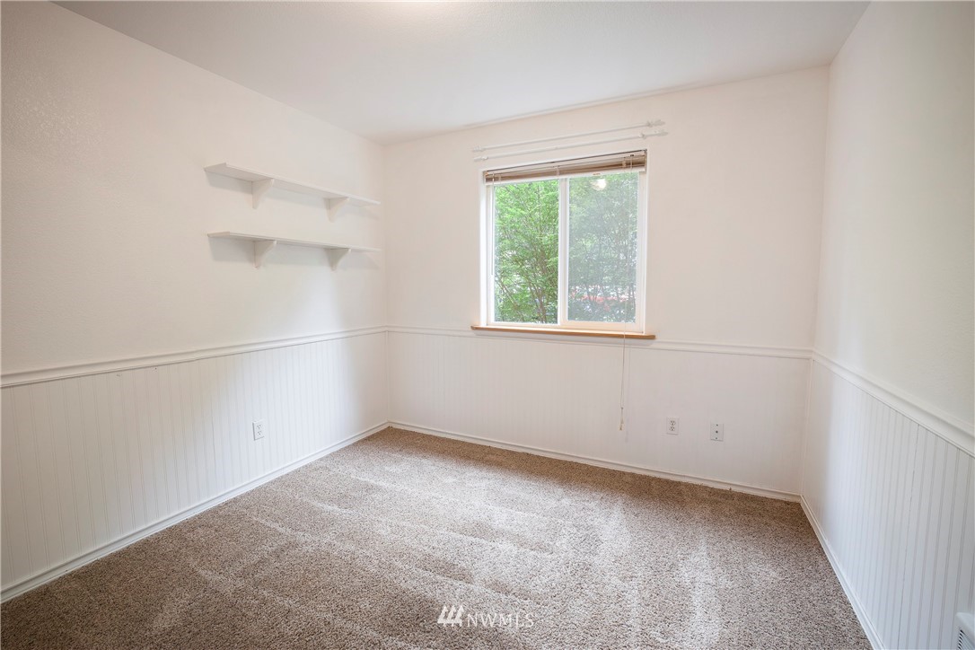 20 East Rd Of Tralee Shelton, WA 98584 - Photo 13 of 18 an empty room with a window