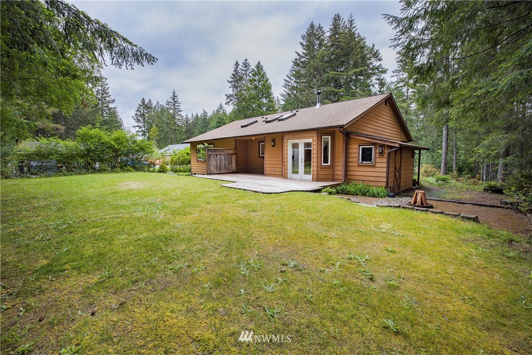 20 East Rd Of Tralee Shelton, WA 98584 - Photo 17 of 18 a front view of a house with yard and green space
