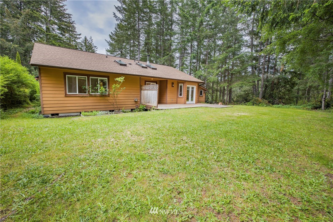 20 East Rd Of Tralee Shelton, WA 98584 - Photo 18 of 18 a front view of a house with a garden