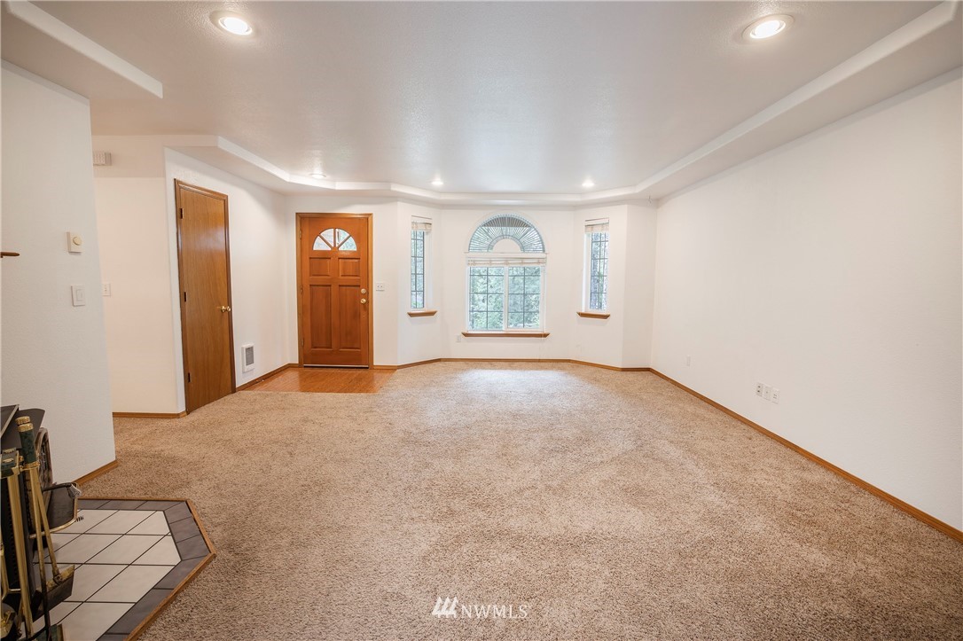 20 East Rd Of Tralee Shelton, WA 98584 - Photo 6 of 18 an empty room with windows