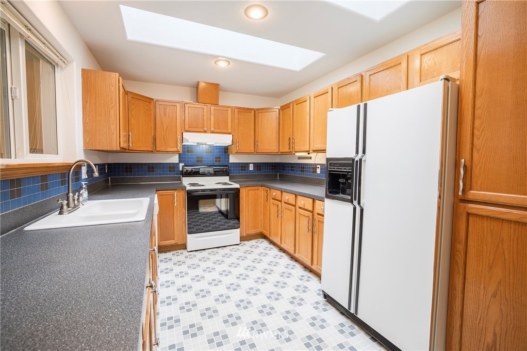 20 East Rd Of Tralee Shelton, WA 98584 - Photo 8 of 18 a kitchen with stainless steel appliances granite countertop a refrigerator a stove and a sink