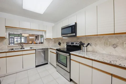 $140,000 | 4725 Lucerne Lakes Boulevard East, Unit 110, Lake Worth, FL 33467