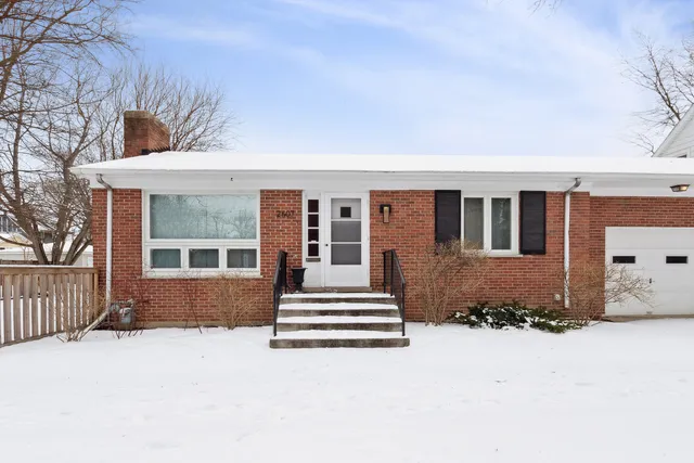 $2,000 | 2607 Mcdaniel Avenue, Evanston, IL 60201