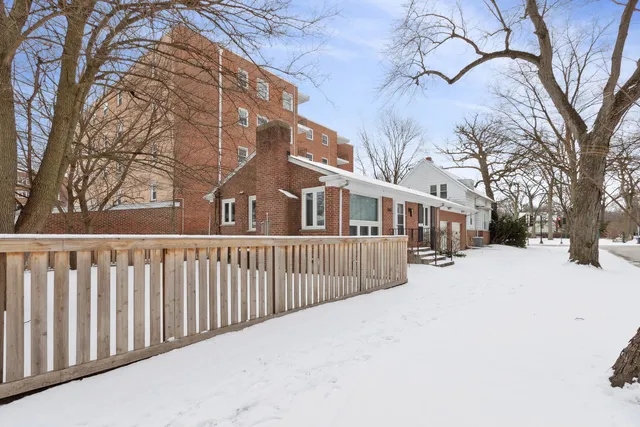 $2,000 | 2607 Mcdaniel Avenue, Evanston, IL 60201