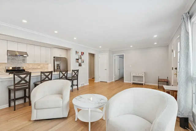 $2,000 | 2607 Mcdaniel Avenue, Evanston, IL 60201