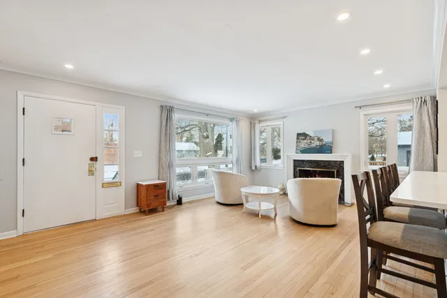 $2,000 | 2607 Mcdaniel Avenue, Evanston, IL 60201