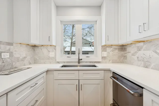 $2,000 | 2607 Mcdaniel Avenue, Evanston, IL 60201