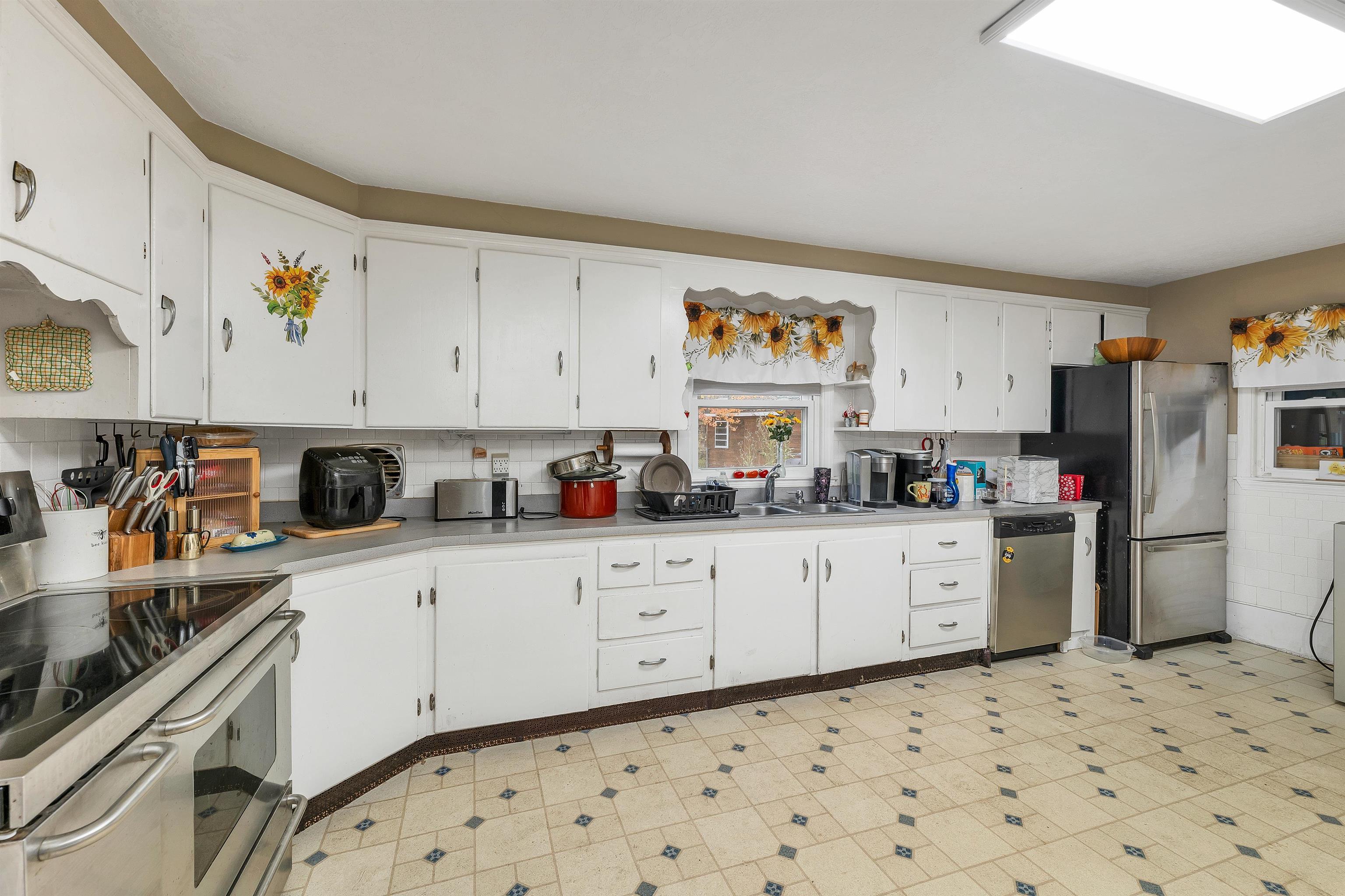 162 Morrill Street Gilford, NH 03249 - Photo 8 of 44