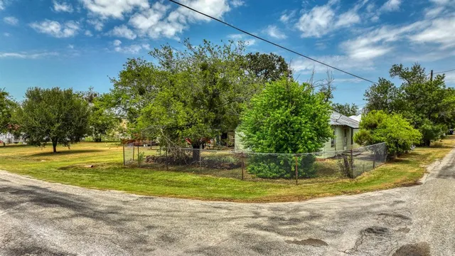 a view of a fountain in front of a house