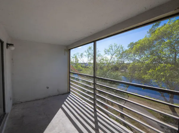 $2,500 | 2322 South Cypress Bend Drive, Unit 411, Pompano Beach, FL 33069