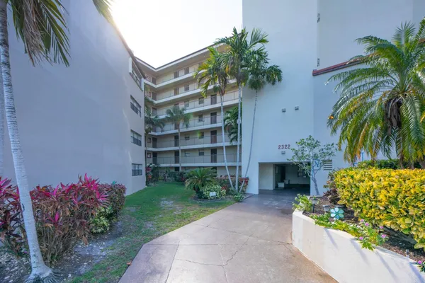 $2,500 | 2322 South Cypress Bend Drive, Unit 411, Pompano Beach, FL 33069
