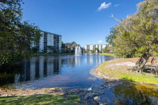 $2,500 | 2322 South Cypress Bend Drive, Unit 411, Pompano Beach, FL 33069