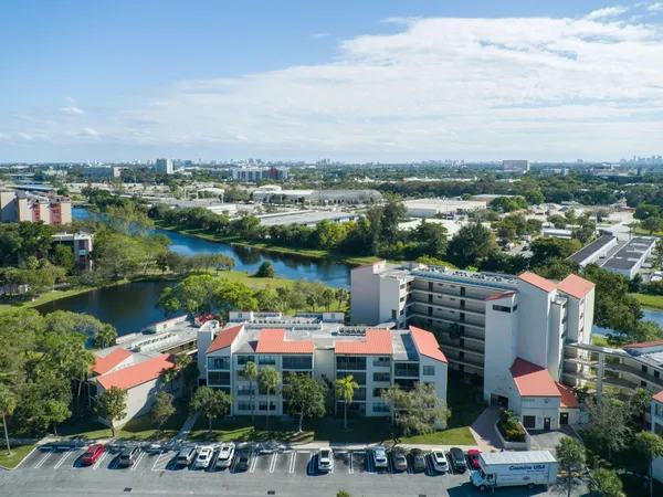 $2,500 | 2322 South Cypress Bend Drive, Unit 411, Pompano Beach, FL 33069