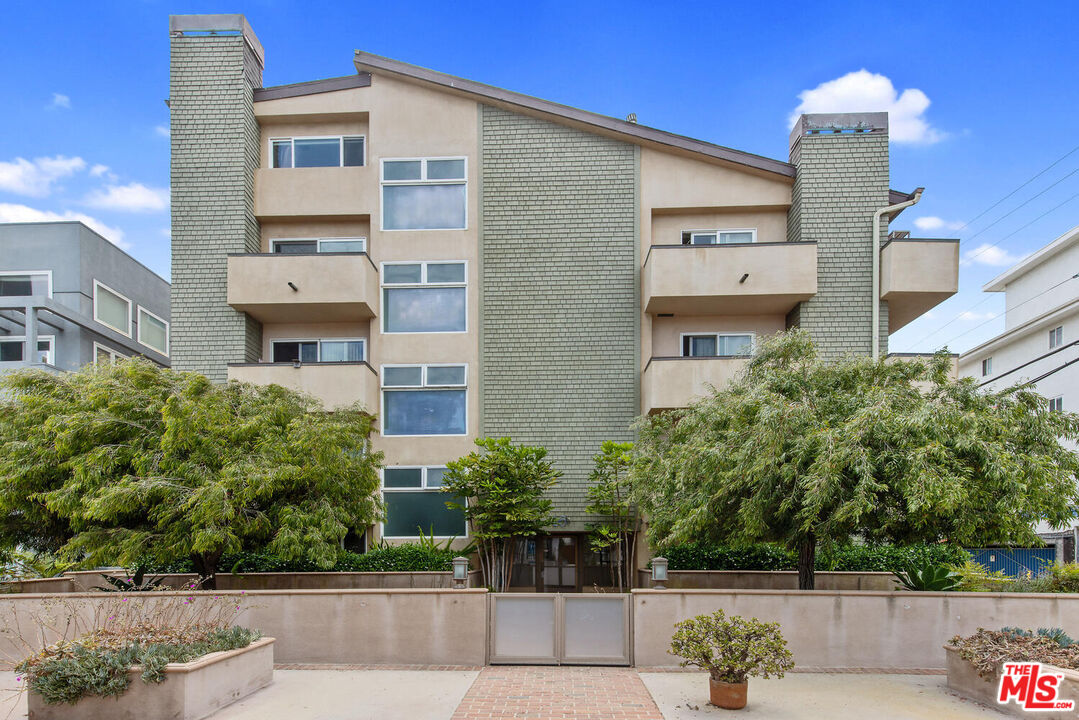 16 Quarterdeck Street, Unit 302 Marina del Rey, CA 90292 - Photo 1 of 1 a front view of a house with plants