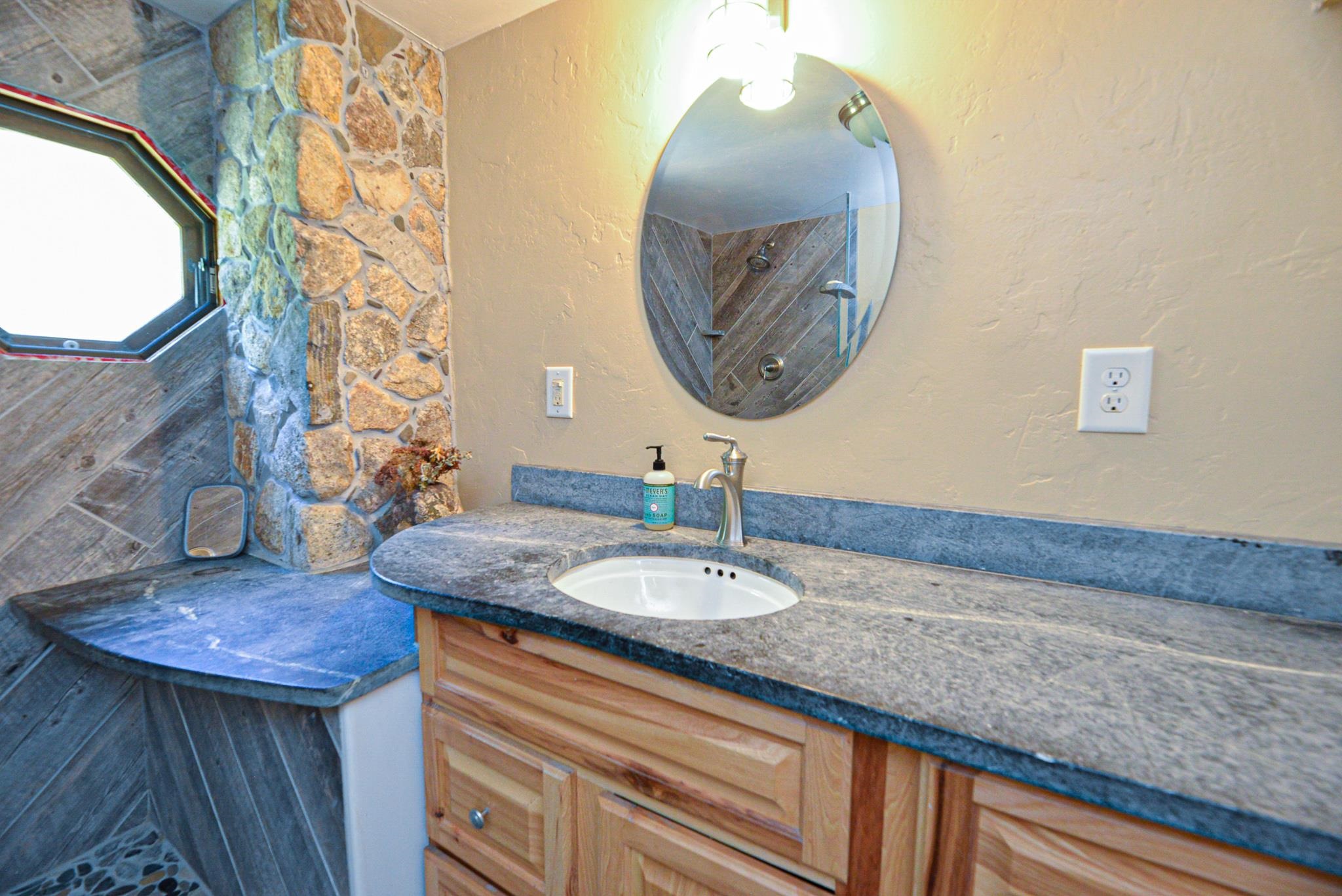 31 Farm Road Kingston, NH 03848 - Photo 25 of 40