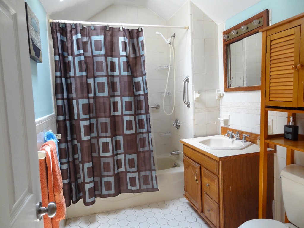 11 Gordon Road Medford, MA 02155 - Photo 7 of 8 Gallery Image 7