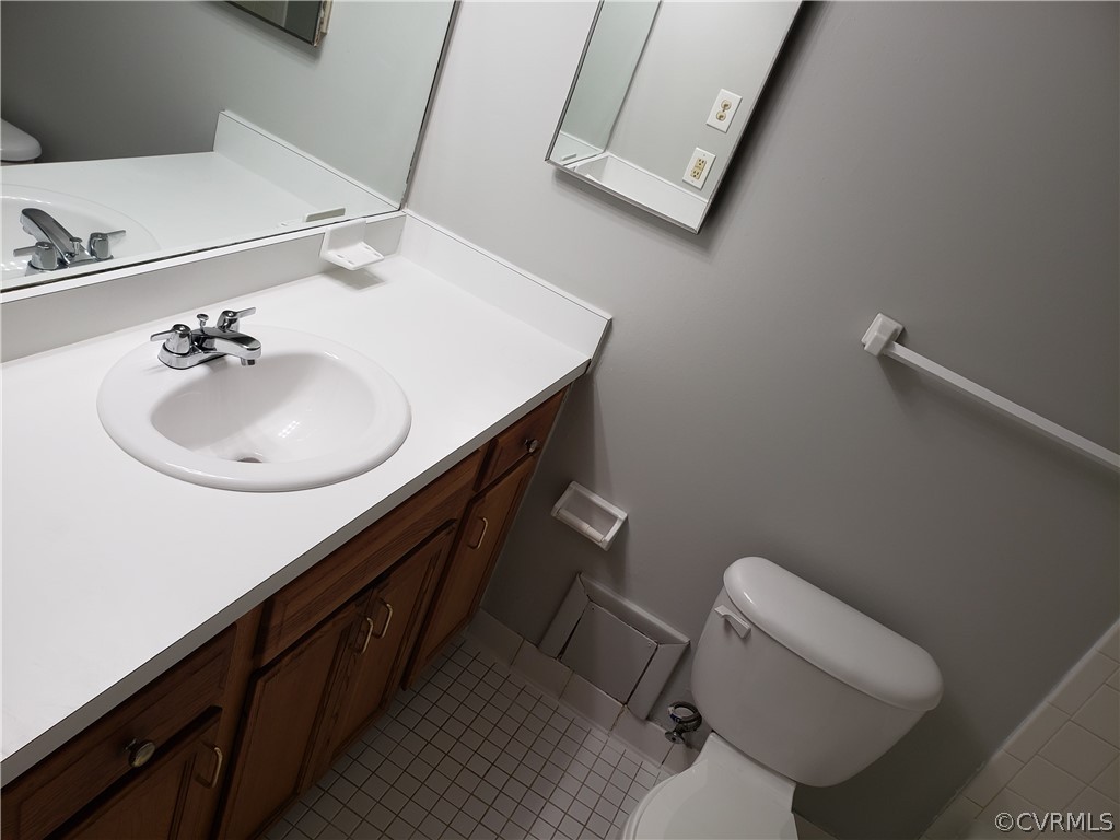 5612 Crenshaw Road, Unit 1113 Richmond, VA 23227 - Photo 5 of 19 a bathroom with a sink mirror and toilet