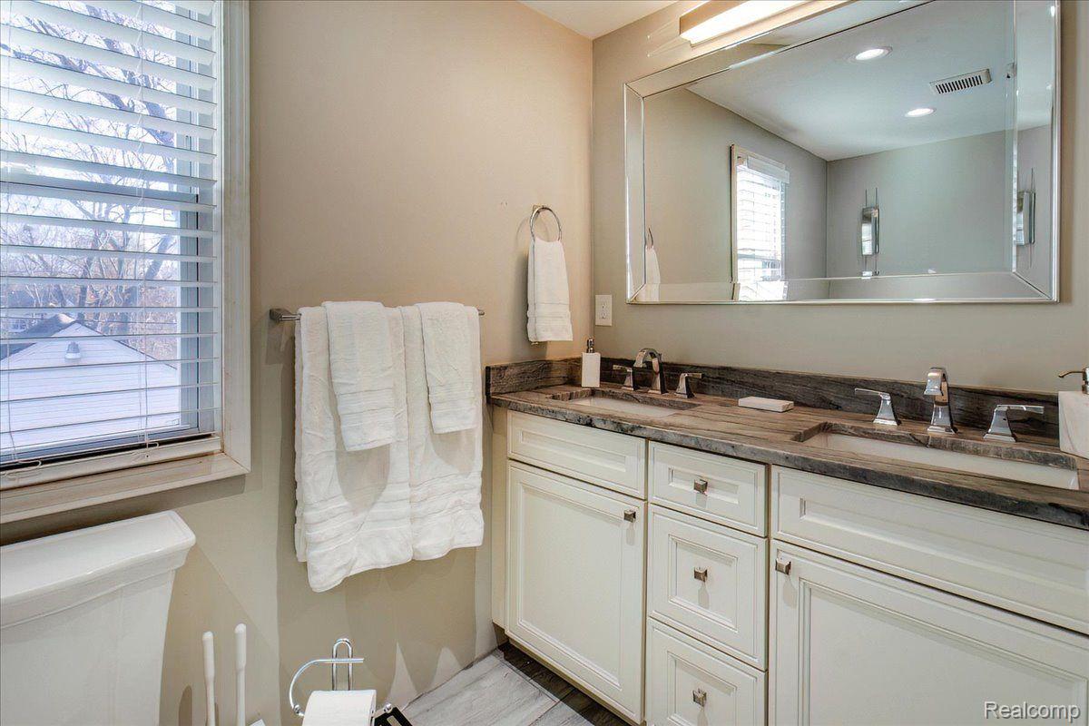 16766 Sunderland Road Detroit, MI 48219 - Photo 47 of 62