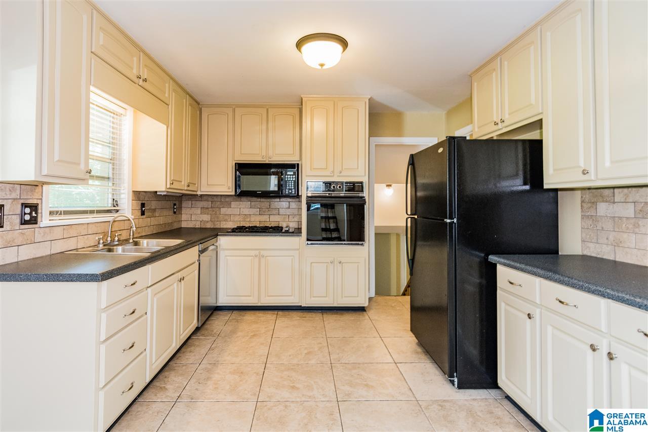 2412 Lester Lane Hoover, AL 35226 - Photo 13 of 37