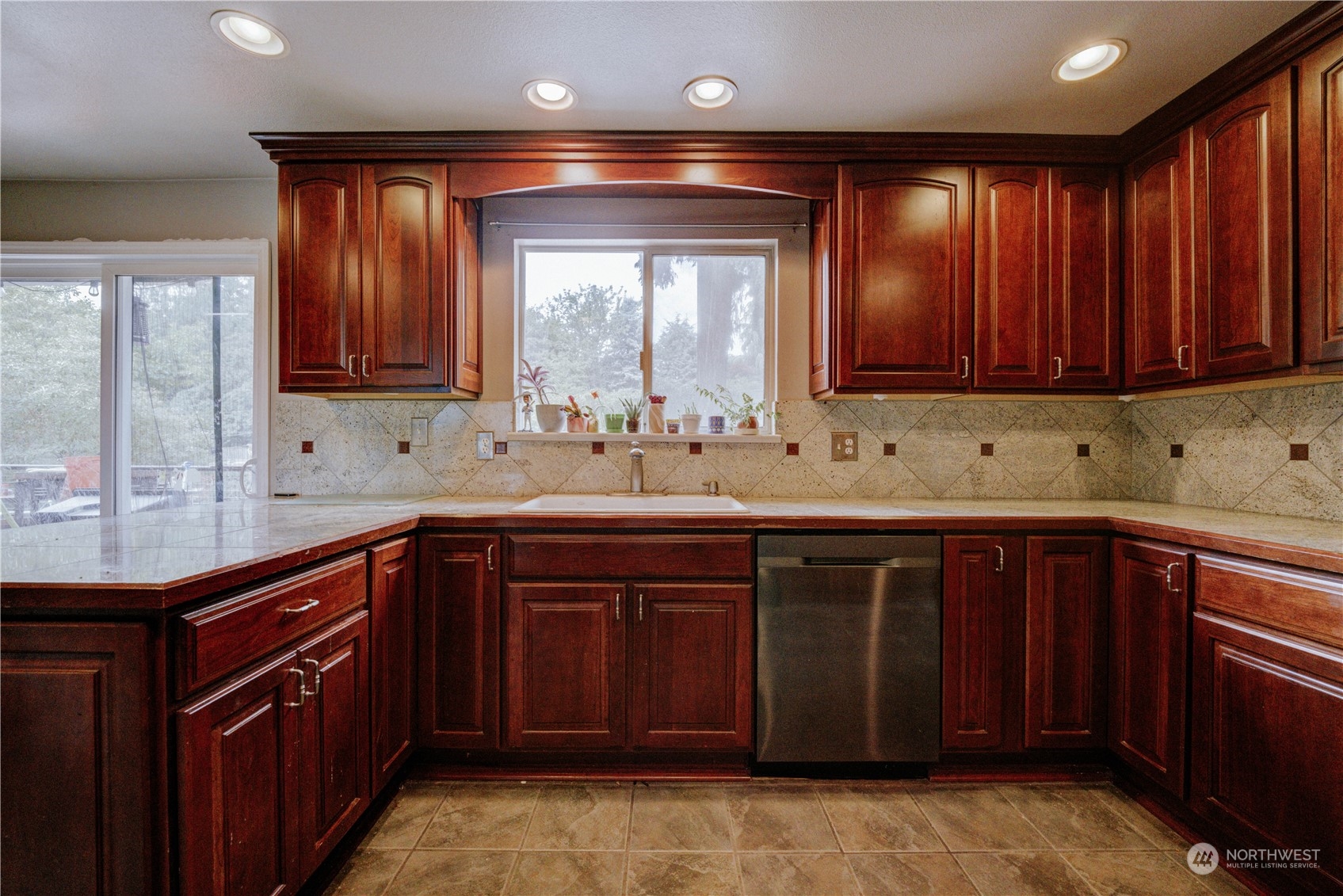 4212 South 252nd Street Kent, WA 98032 - Photo 5 of 31 Gallery Image 5