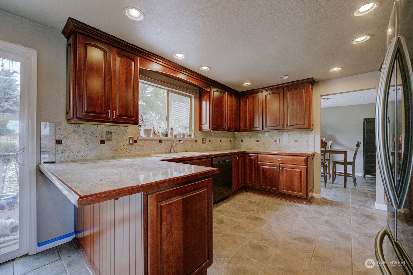 4212 South 252nd Street Kent, WA 98032 - Photo 6 of 31 Gallery Image 6