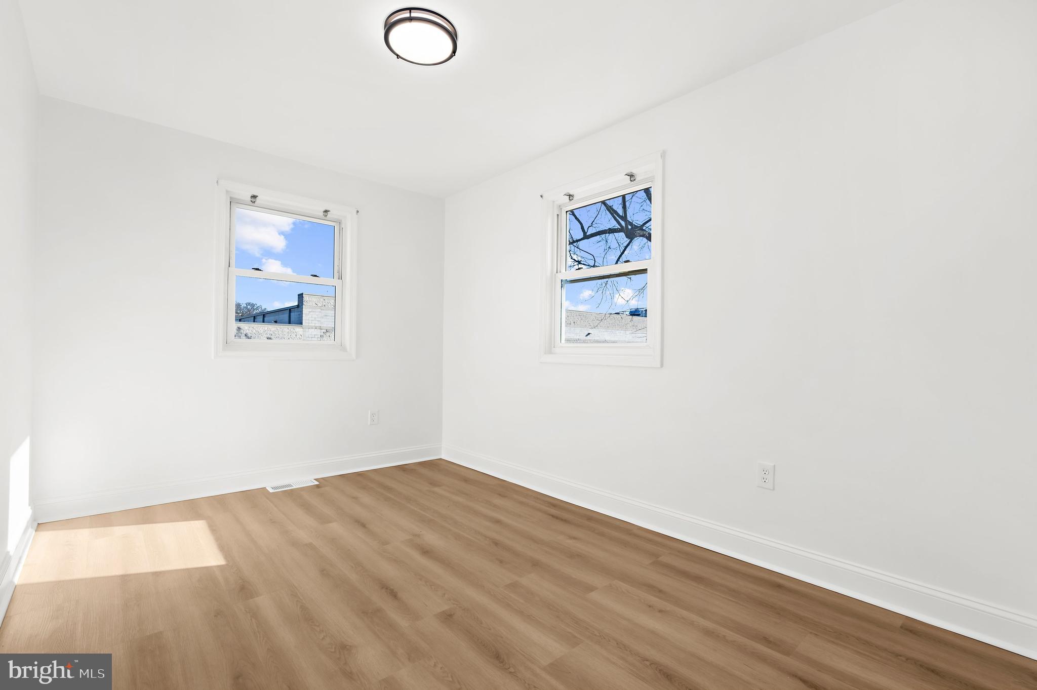 615 Bywater Road Annapolis, MD 21401 - Photo 19 of 28 an empty room with a window