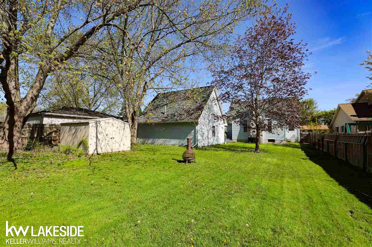 2484 Oakcrest Road Sterling Heights, MI 48310 - Photo 20 of 24 50011420-19.JPG