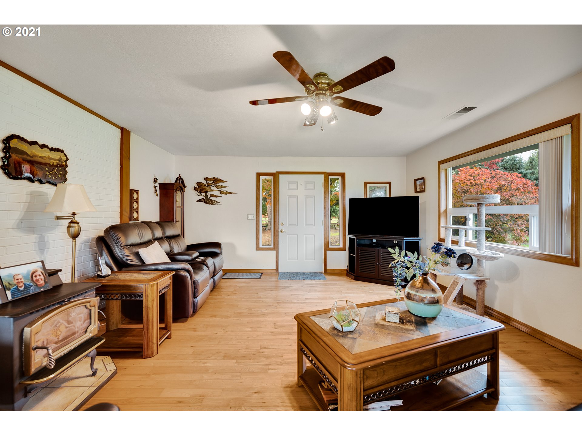 15575 Southeast Webfoot Road Dayton, OR 97114 - Photo 3 of 23
