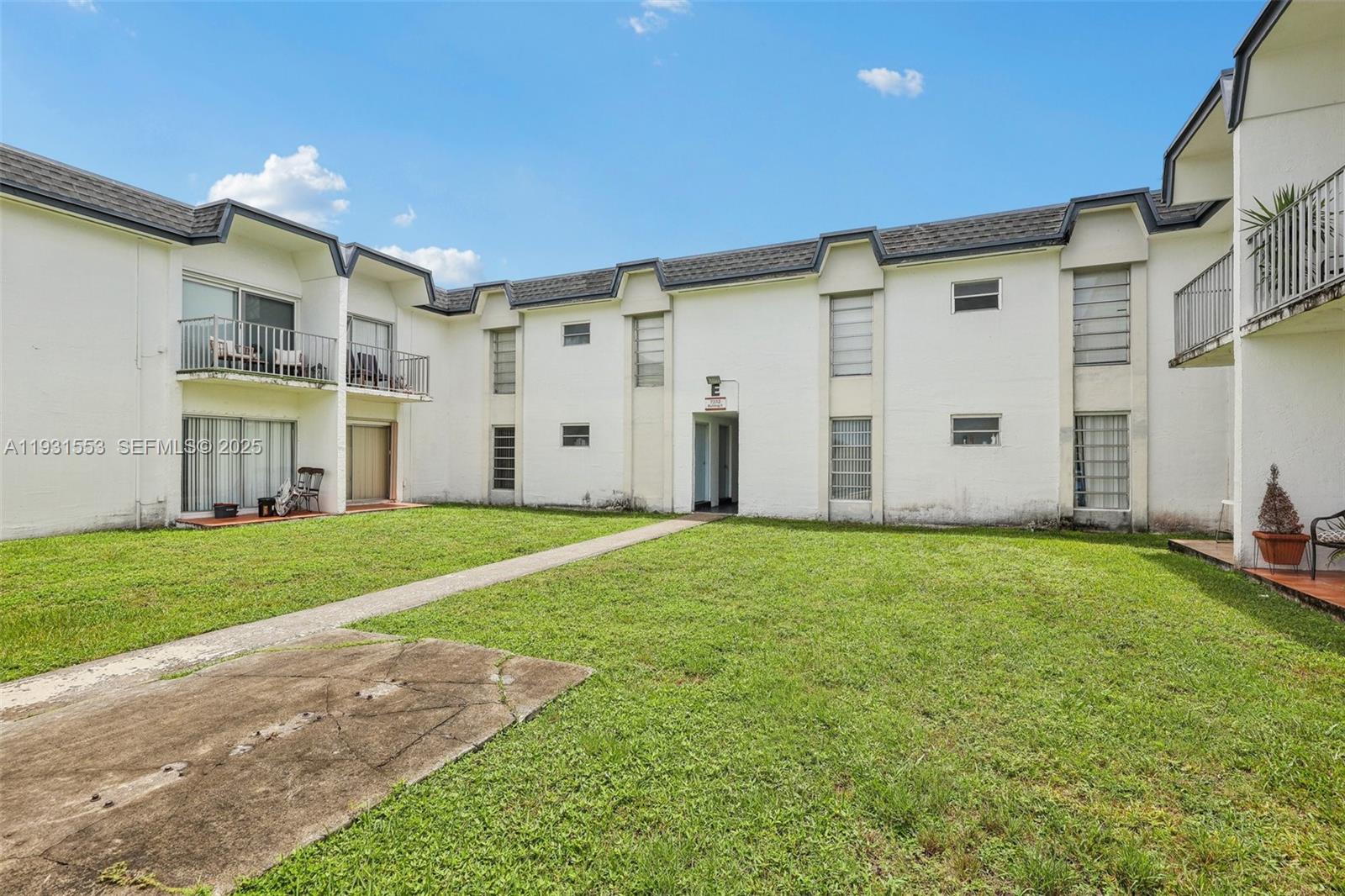 7232 Southwest 94th Place, Unit E6 Miami, FL 33173 - Photo 30 of 31 a view of a house with backyard