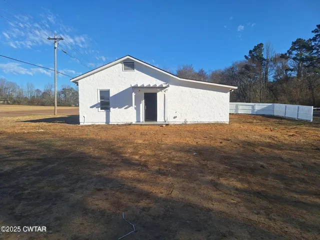 a view of a water pond with water view