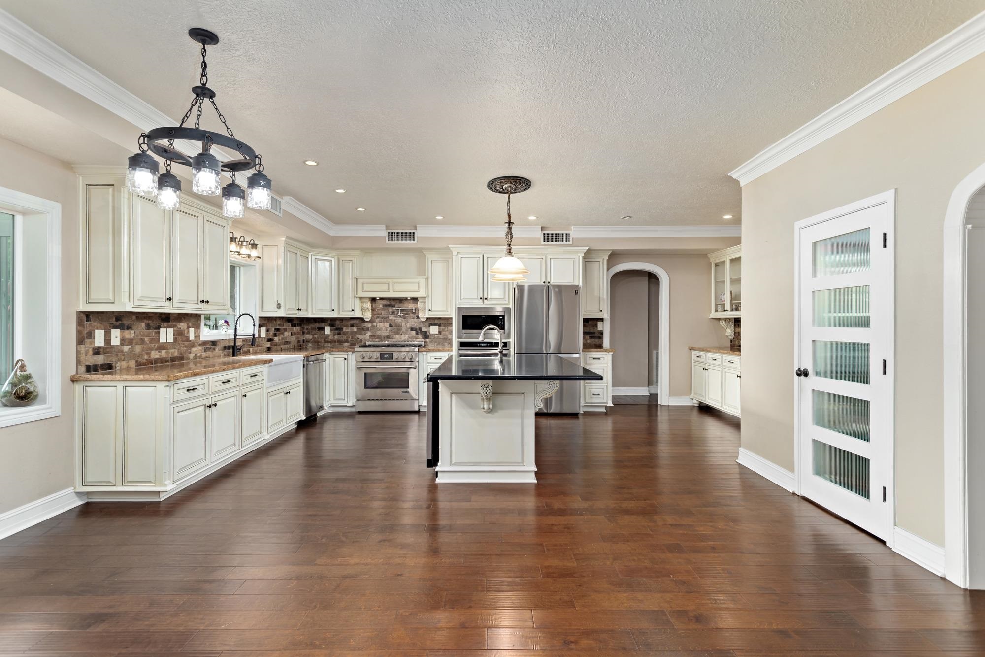 2502 Reins Road Beaumont, TX 77713 - Photo 14 of 48