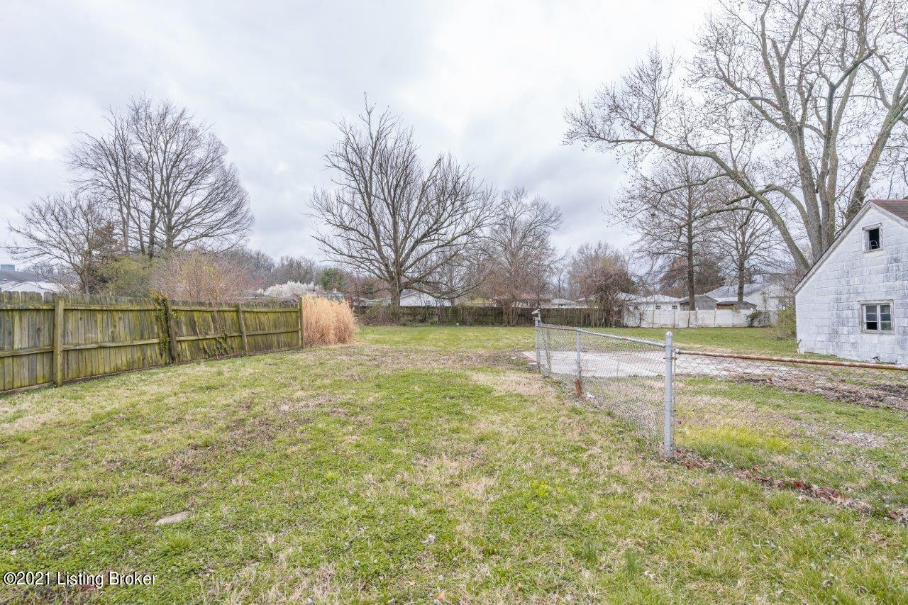 4846 Maryman Road Louisville, KY 40258 - Photo 18 of 21 16 View of Backyard