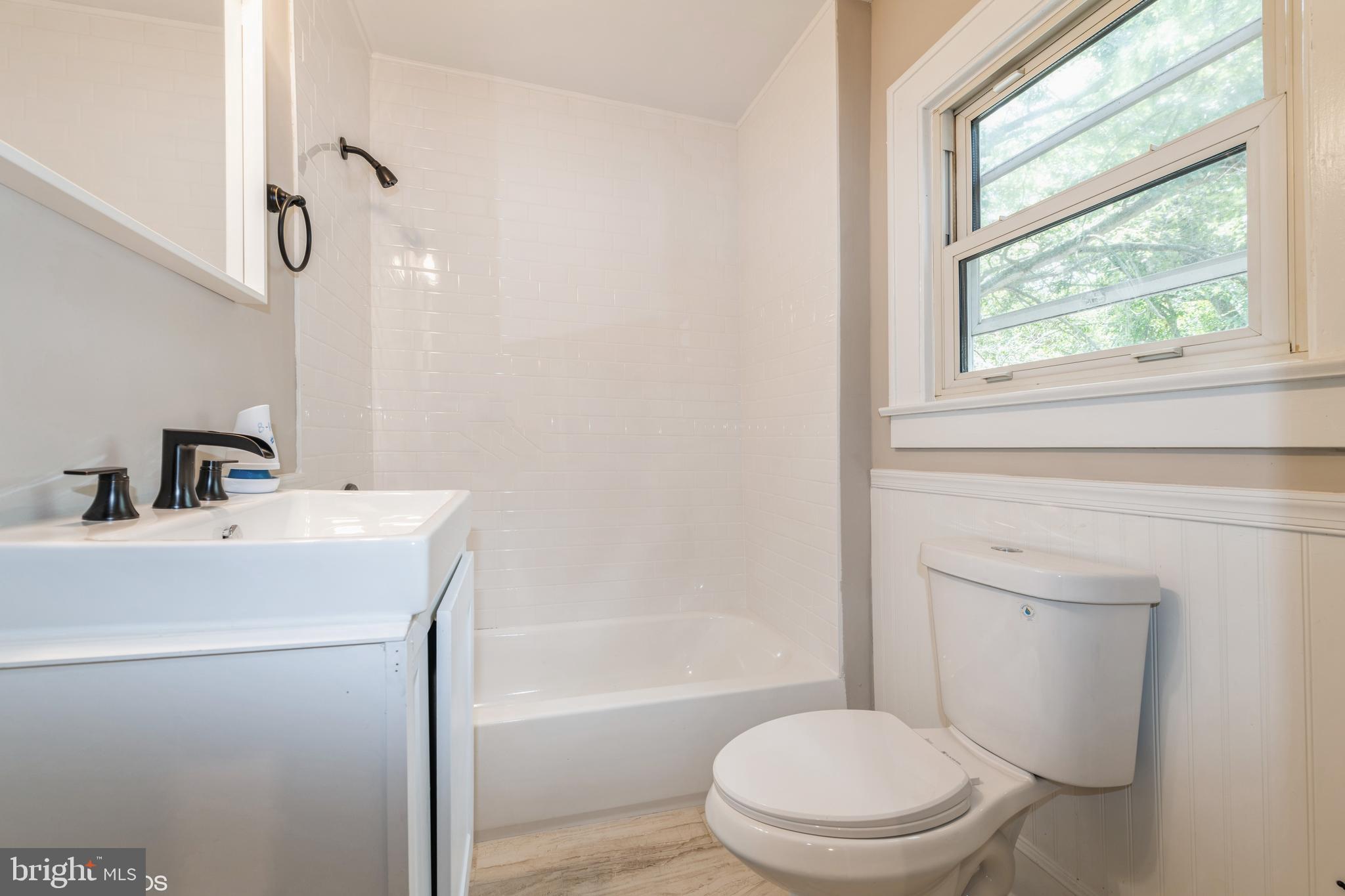 308 South Main Street Hurlock, MD 21643 - Photo 20 of 26 2nd floor full bathroom