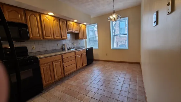 $3,950 | 414 Hanover Street, Unit 5, Boston, MA 02113