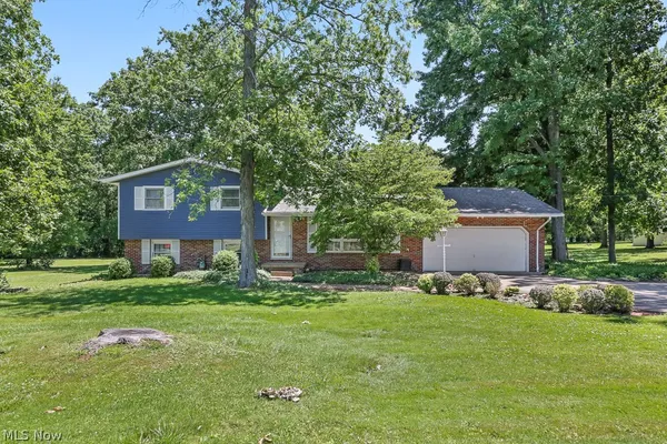 $325,000 | 6000 Oakhill Avenue Northeast, Alliance, OH 44601