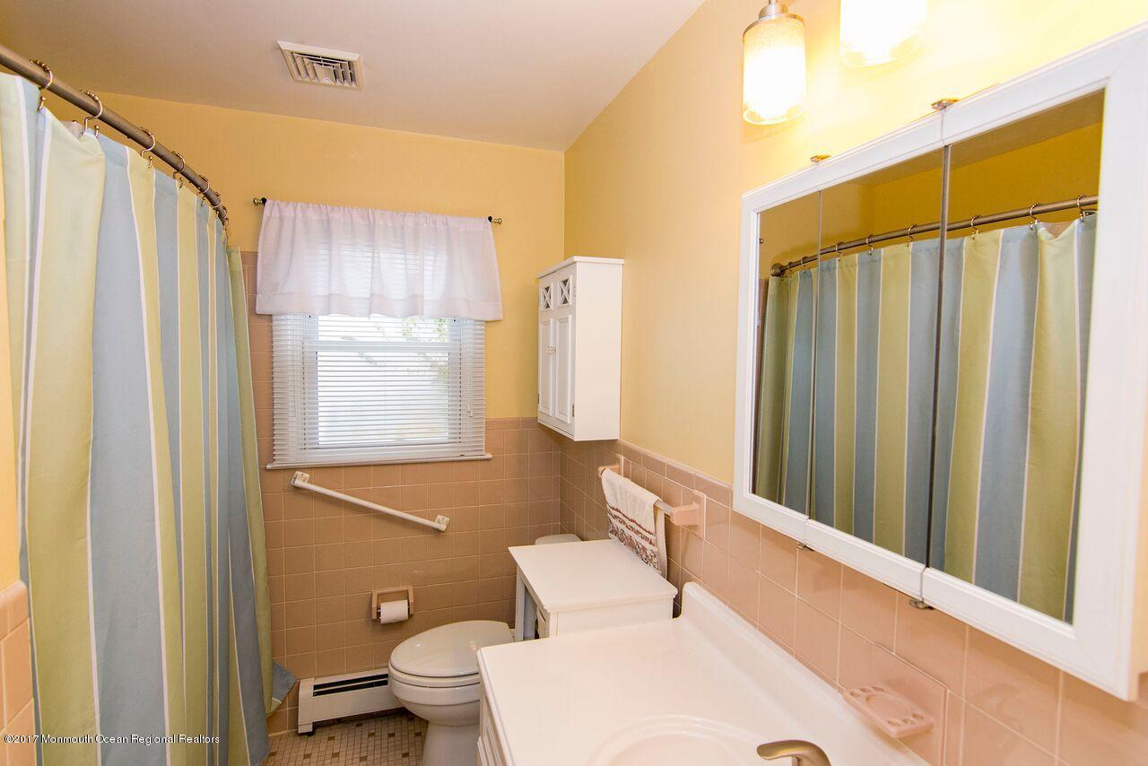 104 Georgetown Road Toms River, NJ 08757 - Photo 11 of 14 Bath