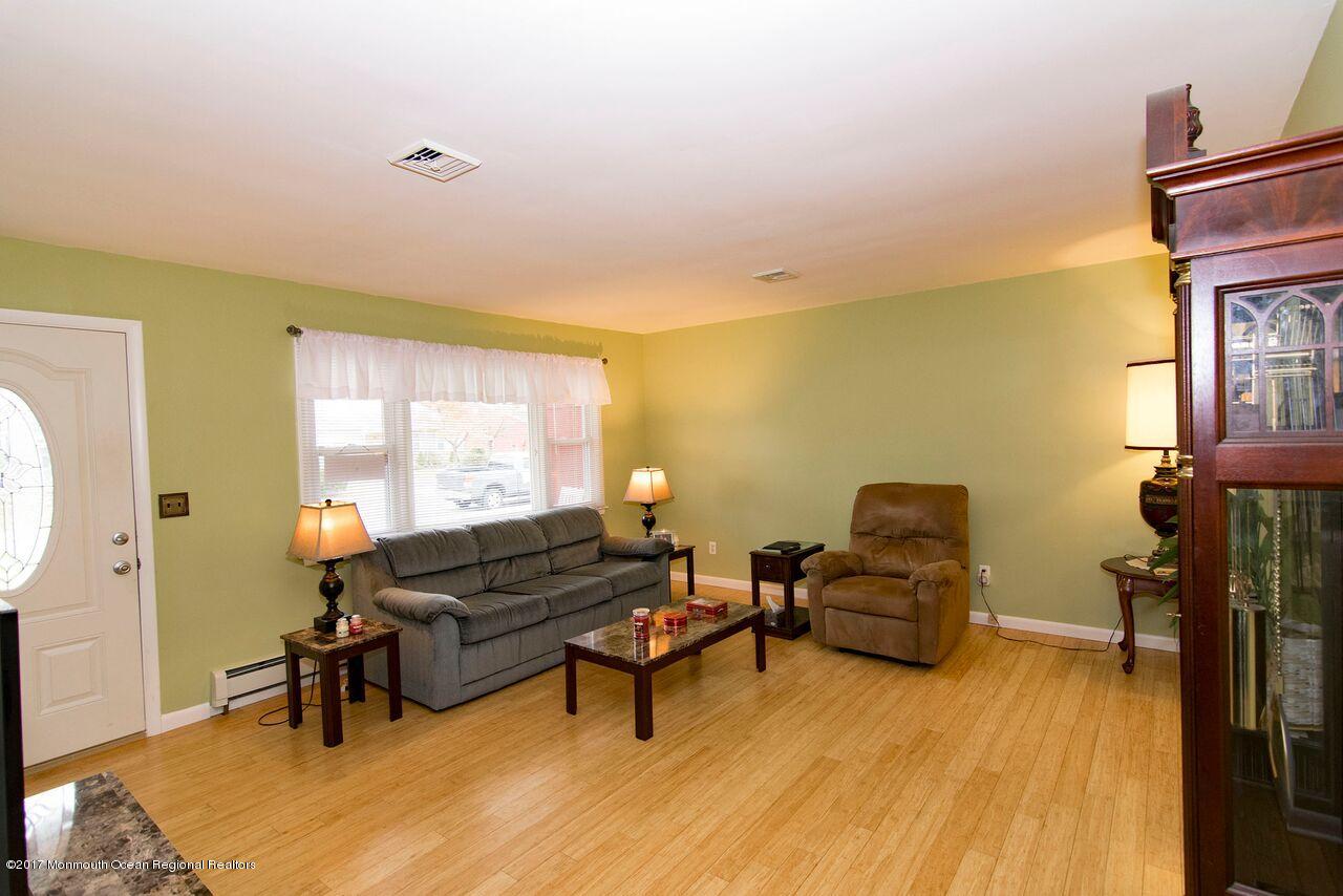 104 Georgetown Road Toms River, NJ 08757 - Photo 5 of 14 Living Room