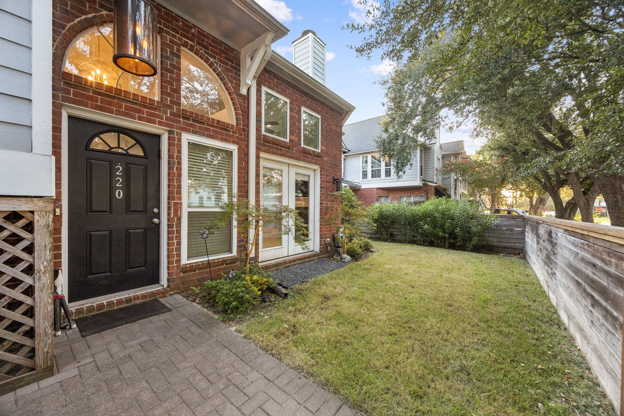 220 East 8th Street Houston, TX 77007 - Photo 2 of 35 a view of a building with a yard