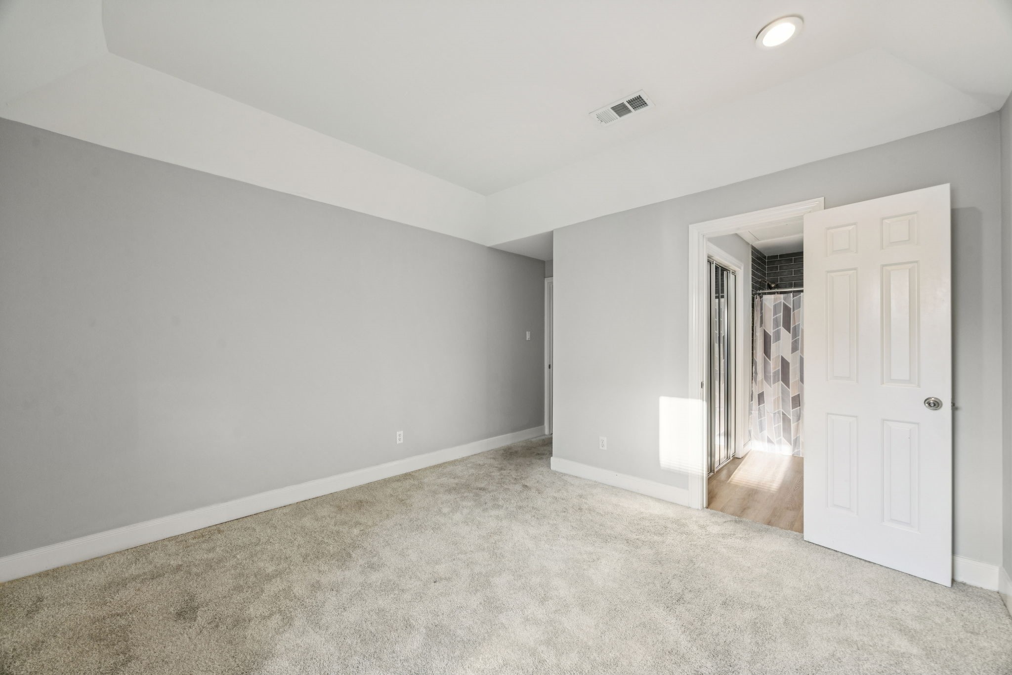 220 East 8th Street Houston, TX 77007 - Photo 23 of 35 a view of an empty room